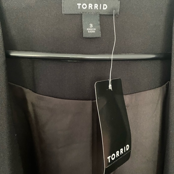 Torrid Black Crepe Blazer Size 3 NWT - Picture 5 of 6